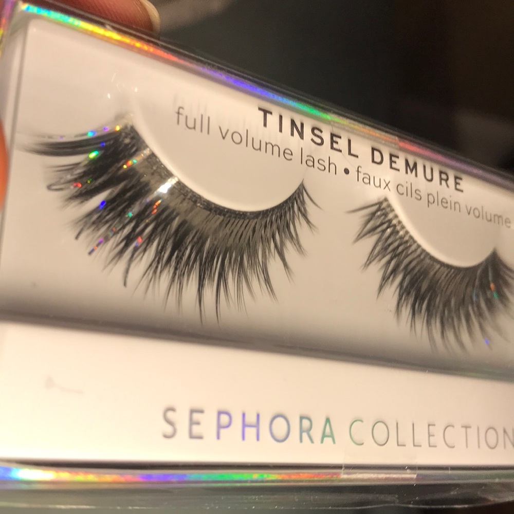 Fake lashes